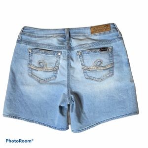 Seven7 blue light washed mid rise jeans shorts 10